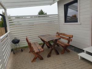 a picnic table and two chairs on a patio at Neptuno 5 Jantarowa in Chłopy