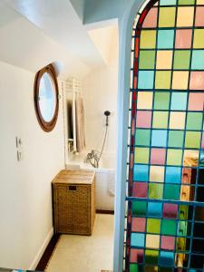 a bathroom with a colorful stained glass window at Péniche sur la Seine pour les Jeux Olympiques 2024 à Paris in Choisy-le-Roi +29 photos