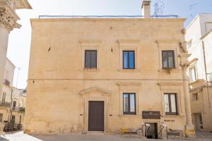 a large brick building with a door on it at B&B Palazzo Personè Dimora Storica in Lecce +37 photos