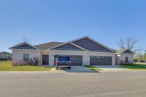 ein Haus mit einem LKW davor in der Unterkunft Modern Dothan Home Near Downtown and Hospitals! in Dothan