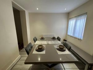 a conference room with a table and chairs and a window at The Big 3 Bedroom London House 2 bathrooms in Woolwich