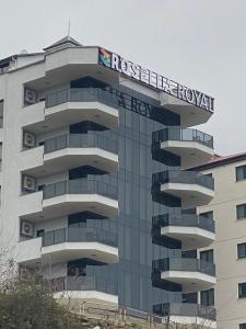 un edificio con un cartel en el costado en Rosella Royal Suit - روزيلا رويال, en Trabzon