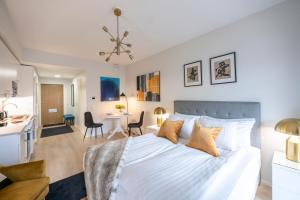 Ένα ή περισσότερα κρεβάτια σε δωμάτιο στο Premium home in Pori center with sauna and balcony