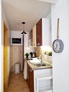 Kuchyň nebo kuchyňský kout v ubytování Apartment Megi in Supetar historical core