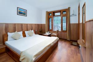 Hotel Kullu Valley客房内的一张或多张床位