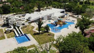 an aerial view of a water park with slides at Apartman Buba II in Palić