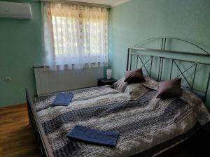 Gallery image of BO-ZSO Apartman in Vonyarcvashegy