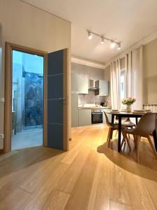 a dining room and kitchen with a table and chairs at Sea Pearl Luxury Rooms in La Spezia
