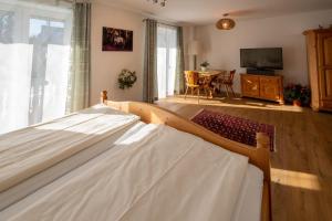Postel nebo postele na pokoji v ubytování Bauern-Ferienhaus-im-Allgaeu
