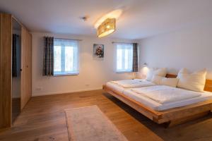 Postel nebo postele na pokoji v ubytování Bauern-Ferienhaus-im-Allgaeu