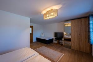 Postel nebo postele na pokoji v ubytování Bauern-Ferienhaus-im-Allgaeu