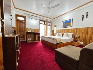 Hotel Kullu Valley客房内的一张或多张床位