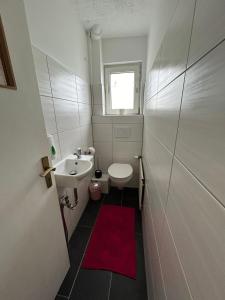 a small bathroom with a toilet and a sink at MR Ferienwohnung - Wohnung Mary in Barsinghausen
