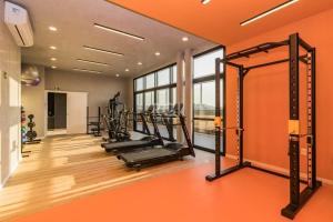a gym with a row of tread machines in a room at 905 A sua casa em Porto Alegre na região central da cidade in Porto Alegre