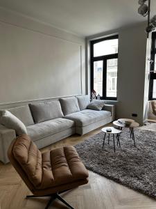 a living room with a couch and a table at Villa Frans Luxe appartement 4 slpk in Ostend