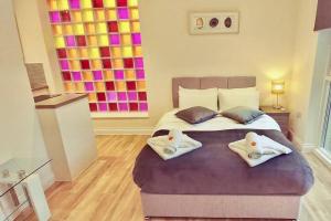 Posteľ alebo postele v izbe v ubytovaní cambridge city centre immaculate Studio sleeps 2 - central location paradise street