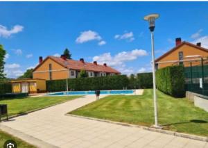 Πισίνα στο ή κοντά στο apartamento con jardin