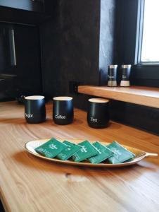 a plate of green napkins on a wooden table at tatra homes in Kościelisko