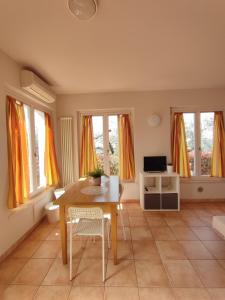 Fotografie z fotogalerie ubytování Nice apartments lake view & free parking v destinaci Pastrengo