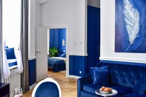 a living room with blue walls and a blue couch at Supreme Tatarska in Przemyśl