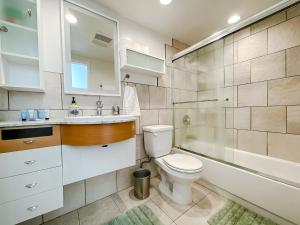 a bathroom with a toilet and a sink and a tub at *WEHO/Beverly Hills* Luxury 2BD/2.5BA + Balconies in Los Angeles