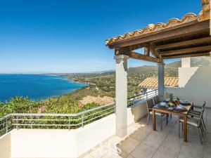 a villa with a view of the ocean at Villa Emilia in Terra Mala