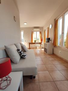 a living room with a couch and a table at Nice apartments lake view & free parking in Pastrengo