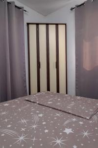 Postel nebo postele na pokoji v ubytování Vila apartment Astorija 2