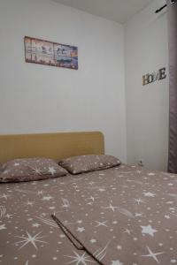 Postel nebo postele na pokoji v ubytování Vila apartment Astorija 2
