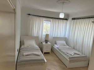 Ένα ή περισσότερα κρεβάτια σε δωμάτιο στο Cetinkaya Apart 3 +26 φωτογραφίες