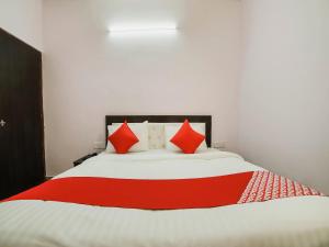 Postel nebo postele na pokoji v ubytování Hotel O Iris Lite