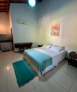 a bedroom with a large bed in a room at Flat Oxóssi em condomínio beira-mar com varandão cozinha e piscina in Marau