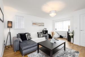 a living room with a couch and a table at Spacious Luxury House In Canterbury with Free Parking, Sleeps 7 in Canterbury