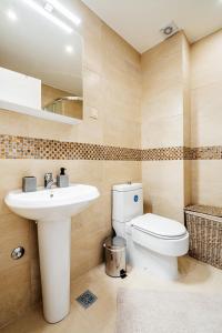 Kopalnica v nastanitvi Przno Apartments by In Property