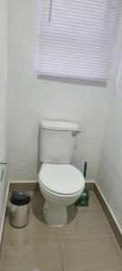 Bilik mandi di Dundee Viks Guest House
