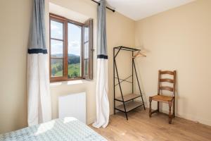Postel nebo postele na pokoji v ubytování Pépoule - Appartements avec vue sur les monts du Beaujolais