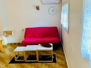 Posedenie v ubytovaní Duplex confortable avec grande terrasse, climatisation et proche des thermes - FR-1-703-114