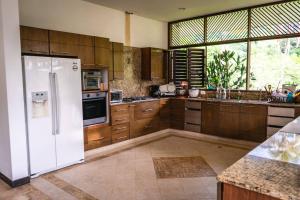 A kitchen or kitchenette at Hacienda San Alejo +Pool Magic Views