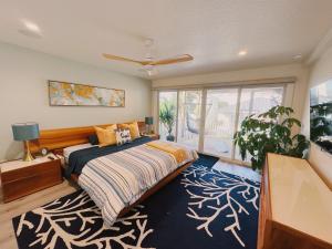 Кровать или кровати в номере LaLa`s Luxury Beach House