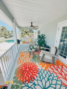 Балкон или терраса в LaLa`s Luxury Beach House