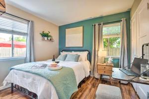 Stylish and Modern Burbank Gem with Private Yard!客房内的一张或多张床位