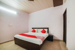 Postel nebo postele na pokoji v ubytování Hotel O Iris Lite