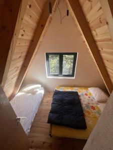 Zimmer mit 2 Betten im Dachgeschoss in der Unterkunft Eden in Žabljak