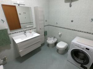 Koupelna v ubytování ScarpiHouse