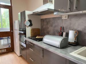 Fotografia z galérie ubytovania Appartement T2 à Balaruc-les-Bains: climatisé, wifi, garage, proche Thermes, 3 étoiles - FR-1-553-222 v destinácii Balaruc-les-Bains
