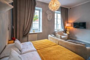 Postel nebo postele na pokoji v ubytování Hotel Pałac Alexandrinum