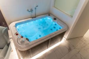 Ảnh trong thư viện ảnh của MG Sapphire Jacuzzi Premium Suite ở Thessaloníki