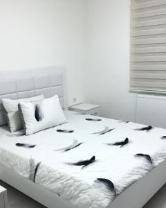 เตียงในห้องที่ Apartment “ANA”
