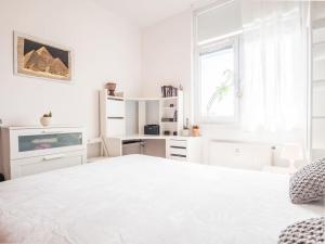 Ліжко або ліжка в номері Cosy 2 bedroom flat close to the town with parking