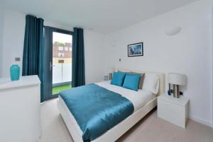 a bedroom with a large bed and a large window at Luxury 4 bed home in Central London in London